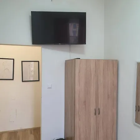 Massive 6br Apt. Near Millenium For Big Groups Apartment