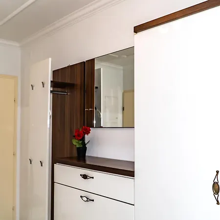 Spacious 5 Minutes To Wiener Stadthalle Homestay