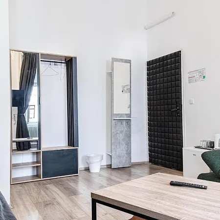 Superbly 9br Complex Ideal For 25 People 维也纳