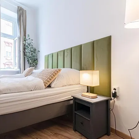 Apartment Lovely 1br In Prime Location Of *