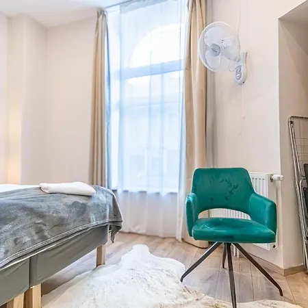 Wiener Stadthalle Boutique - Ideal For Couples Appartement *