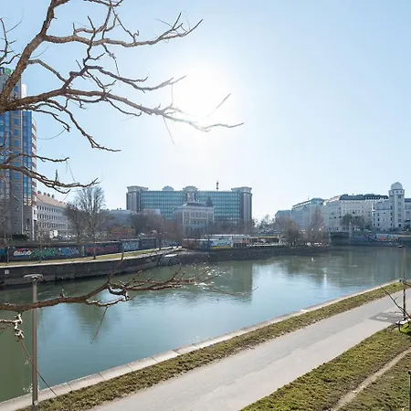 Stadt Vor Der Tuere Und Dennoch Ruhig Gelegen *