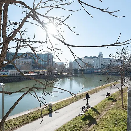 Stadt Vor Der Tuere Und Dennoch Ruhig Gelegen