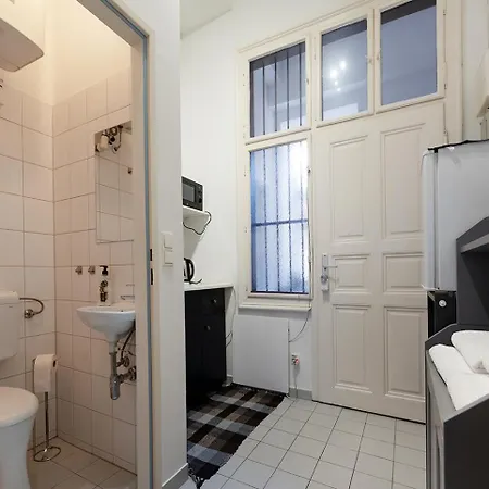 Apartment Ruhig Und Zentral Am Brunnenmarkt, Nur 15 Minuten Ins Zentrum *