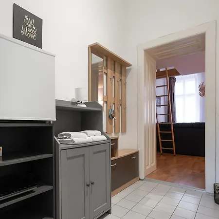 Apartment Ruhig Und Zentral Am Brunnenmarkt, Nur 15 Minuten Ins Zentrum *