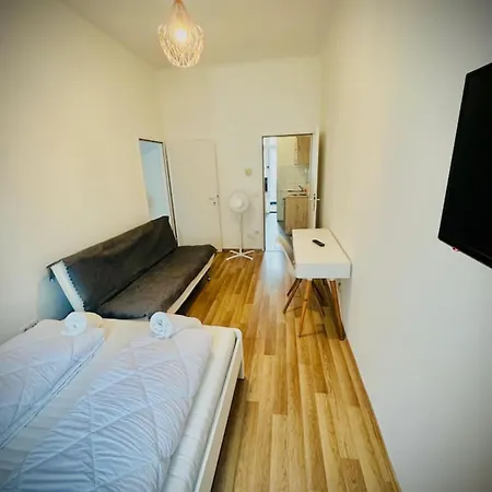 Apartment Spacious 2br Apt, Only 10min To Westbahnhof Vienna