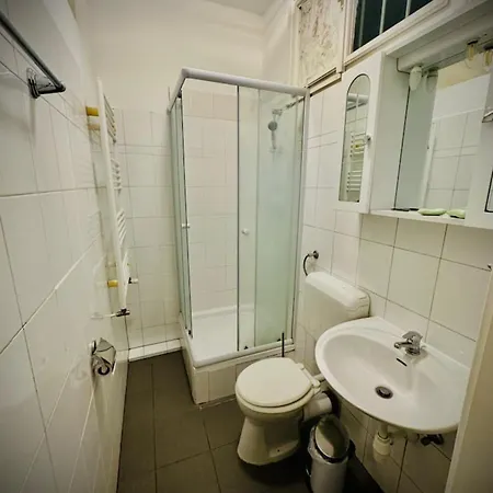 Spacious 2br Apt, Only 10min To Westbahnhof Apartment *