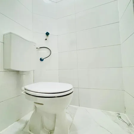 Comfortable 5br Shared 10 Minute Walk To Matzleinsdorfer Platz Vienna