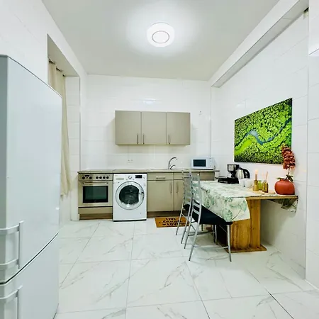 Apartment Comfortable 5br Shared 10 Minute Walk To Matzleinsdorfer Platz