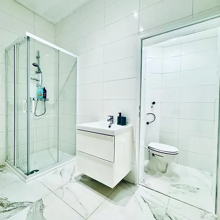 Apartment Comfortable 5br Shared 10 Minute Walk To Matzleinsdorfer Platz *