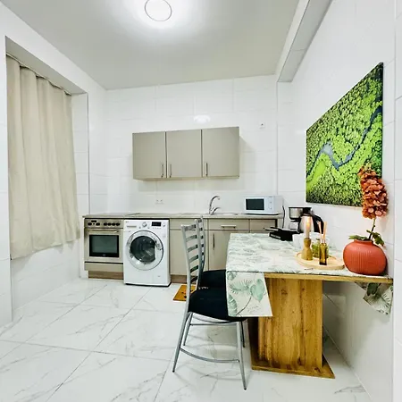 Comfortable 5br Shared 10 Minute Walk To Matzleinsdorfer Platz Apartment Vienna