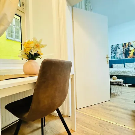 Apartment Comfortable 5br Shared 10 Minute Walk To Matzleinsdorfer Platz