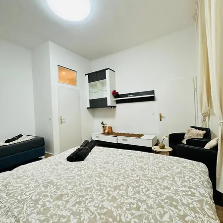 Comfortable 5br Shared 10 Minute Walk To Matzleinsdorfer Platz