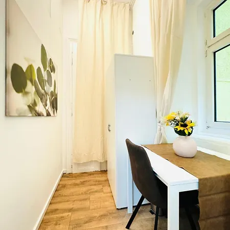 Apartment Comfortable 5br Shared 10 Minute Walk To Matzleinsdorfer Platz