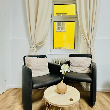 Comfortable 5br Shared 10 Minute Walk To Matzleinsdorfer Platz Apartment *