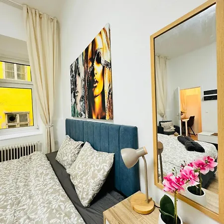 Apartment Comfortable 5br Shared 10 Minute Walk To Matzleinsdorfer Platz *
