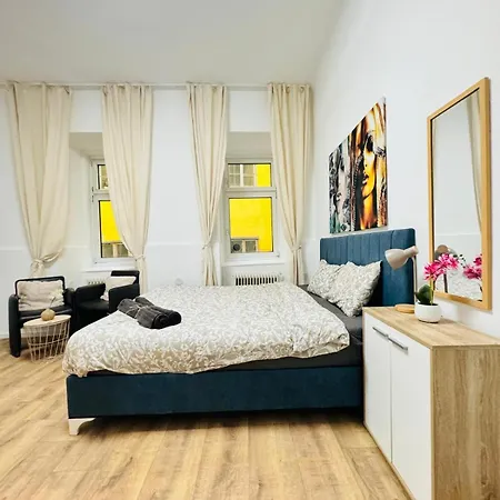 Apartment Comfortable 5br Shared 10 Minute Walk To Matzleinsdorfer Platz Vienna