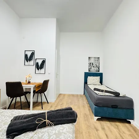 Apartment Comfortable 5br Shared 10 Minute Walk To Matzleinsdorfer Platz
