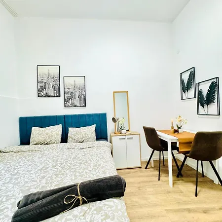 Apartment Comfortable 5br Shared 10 Minute Walk To Matzleinsdorfer Platz *