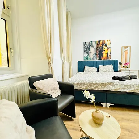 Comfortable 5br Shared 10 Minute Walk To Matzleinsdorfer Platz Apartment Vienna