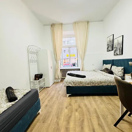 Apartment Comfortable 5br Shared 10 Minute Walk To Matzleinsdorfer Platz Vienna