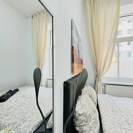 Comfortable 5br Shared 10 Minute Walk To Matzleinsdorfer Platz * Vienna