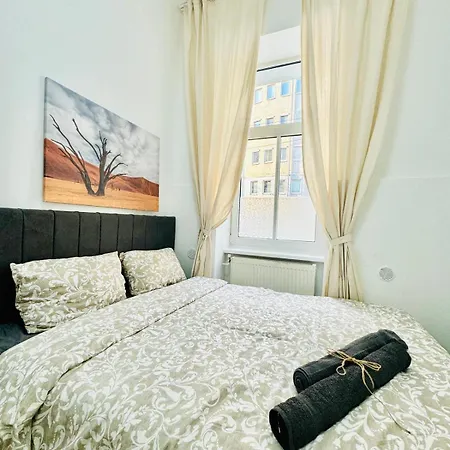 Apartment Comfortable 5br Shared 10 Minute Walk To Matzleinsdorfer Platz *