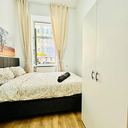 Comfortable 5br Shared 10 Minute Walk To Matzleinsdorfer Platz Vienna