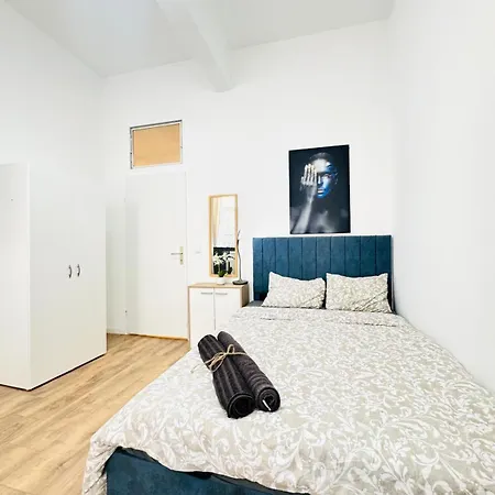 Comfortable 5br Shared 10 Minute Walk To Matzleinsdorfer Platz Vienna