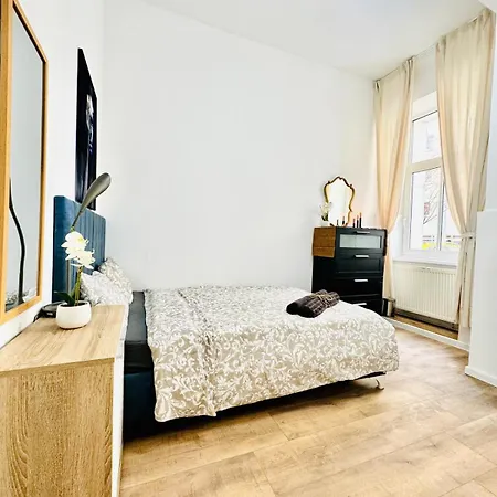 Comfortable 5br Shared 10 Minute Walk To Matzleinsdorfer Platz Apartment *