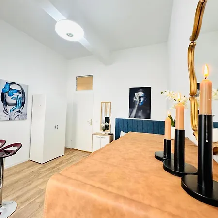 Comfortable 5br Shared 10 Minute Walk To Matzleinsdorfer Platz Vienna
