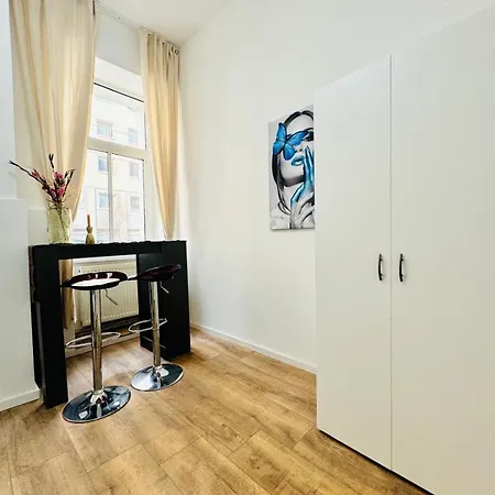 Comfortable 5br Shared 10 Minute Walk To Matzleinsdorfer Platz