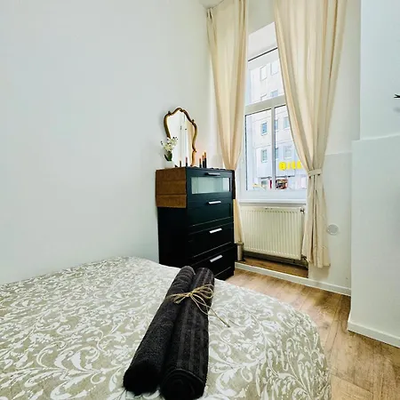 Apartment Comfortable 5br Shared 10 Minute Walk To Matzleinsdorfer Platz