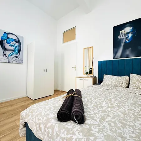 Apartment Comfortable 5br Shared 10 Minute Walk To Matzleinsdorfer Platz *