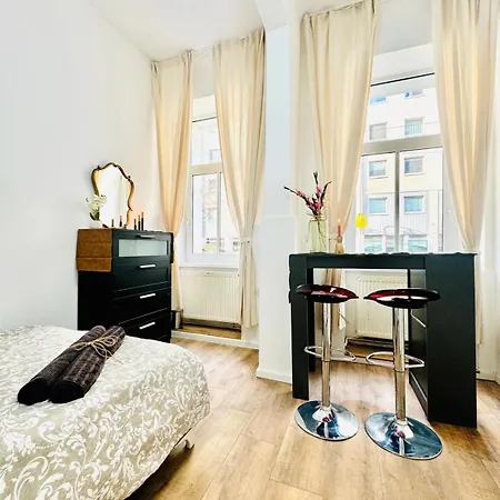 Comfortable 5br Shared 10 Minute Walk To Matzleinsdorfer Platz