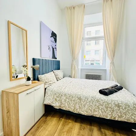 Apartment Comfortable 5br Shared 10 Minute Walk To Matzleinsdorfer Platz *