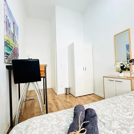 Comfortable 5br Shared 10 Minute Walk To Matzleinsdorfer Platz *