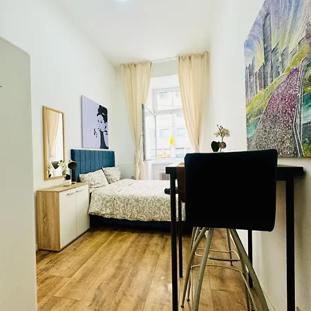 Comfortable 5br Shared 10 Minute Walk To Matzleinsdorfer Platz Apartment *