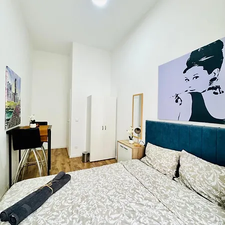 Apartment Comfortable 5br Shared 10 Minute Walk To Matzleinsdorfer Platz *