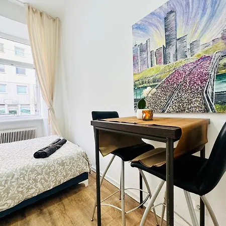 Comfortable 5br Shared 10 Minute Walk To Matzleinsdorfer Platz Apartment Vienna