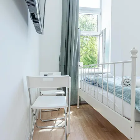 6br / Shared Garden Near Lorenz Boehler & Danube Apartment