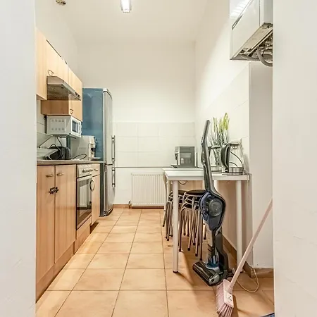 6br / Shared Garden Near Lorenz Boehler & Danube