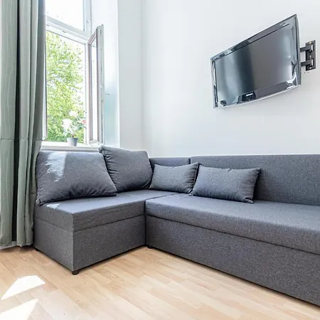 6br / Shared Garden Near Lorenz Boehler & Danube Apartment