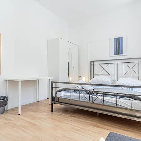 6br / Shared Garden Near Lorenz Boehler & Danube Apartment *