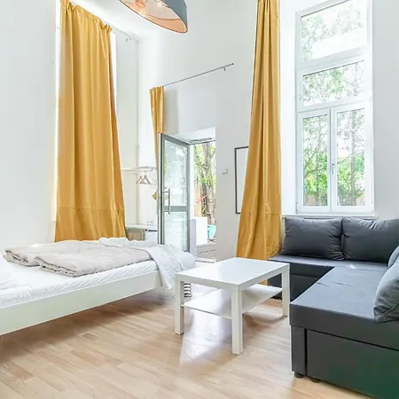 6br / Shared Garden Near Lorenz Boehler & Danube Apartment