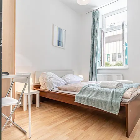 Apartment 6br / Shared Garden Near Lorenz Boehler & Danube *