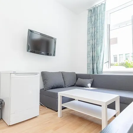 6br / Shared Garden Near Lorenz Boehler & Danube *