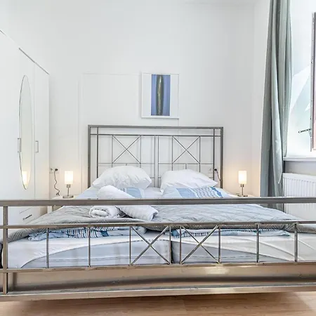 6br / Shared Garden Near Lorenz Boehler & Danube Apartment *
