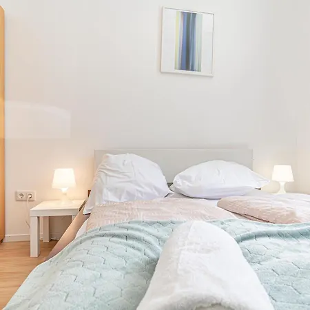 Apartment 6br / Shared Garden Near Lorenz Boehler & Danube Vienna