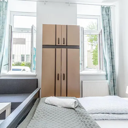 6br / Shared Garden Near Lorenz Boehler & Danube Apartment *
